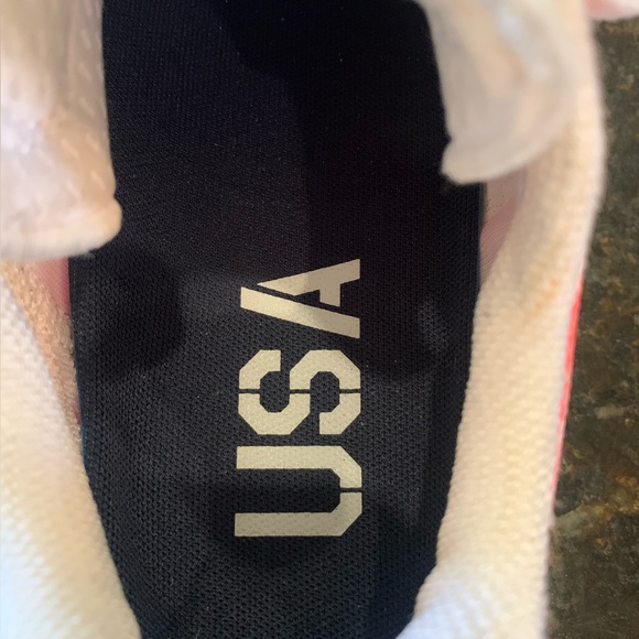 SAUCONY Kinvara USA Red, White, and Blue Running Shoes Woman’s Size 6 - Picture 8 of 10